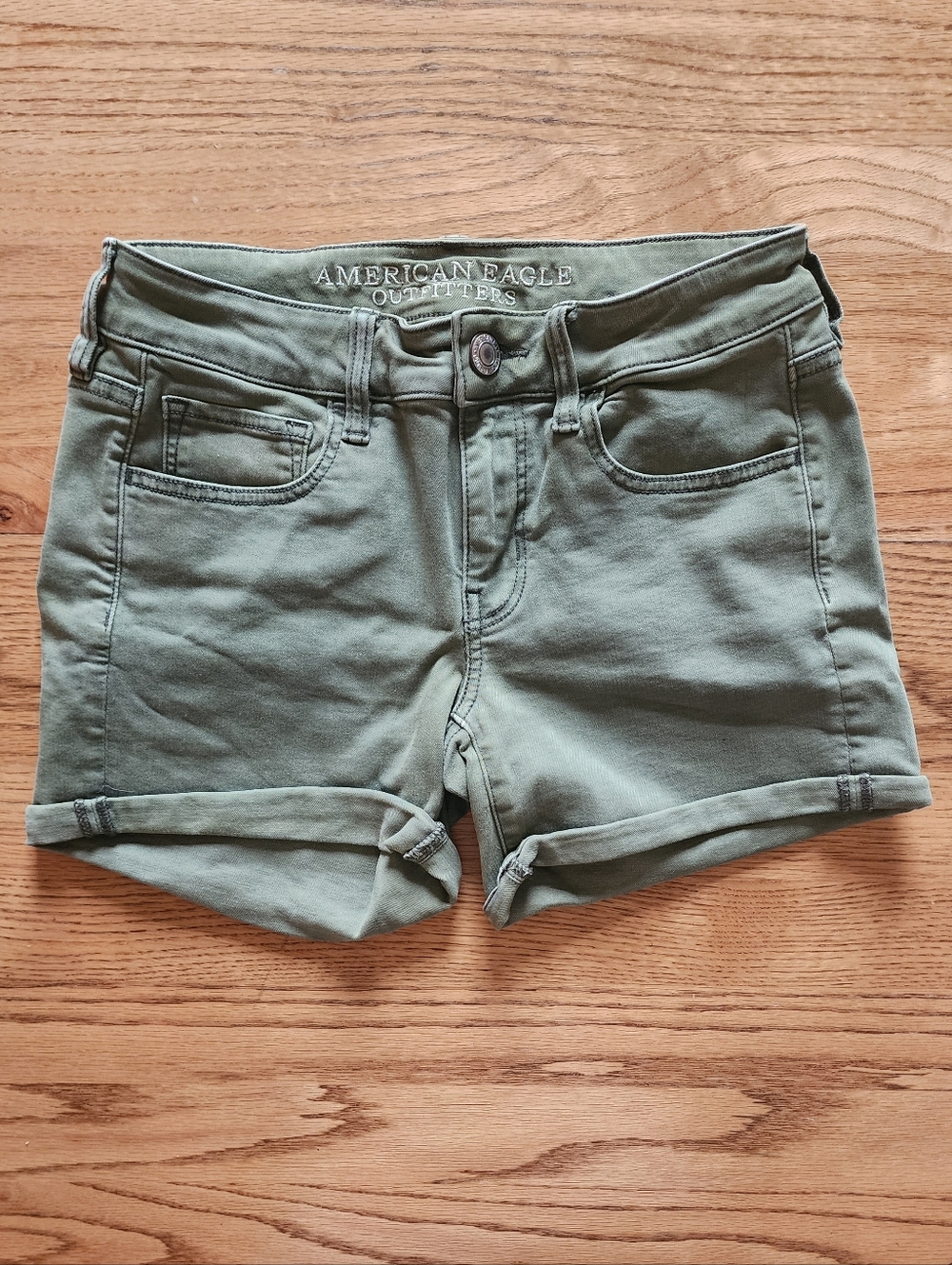 American Eagle Outfitters Women's Super Stretch Midi Solid Green Shorts Size 4
